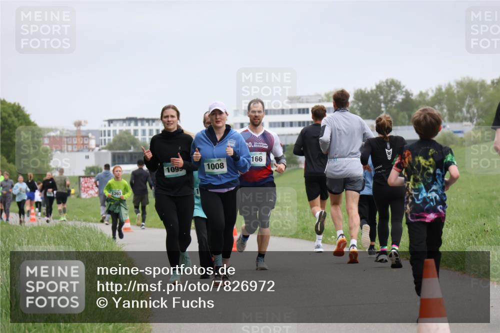 04.05.2025 - 8. Wedeler Halbmarathon Yannick Fuchs http://msf.ph/oto/7826972 04.05.2025 11:14:31 Laufen 1203, 1099, 1008, 0, 166 meine-sportfotos.de