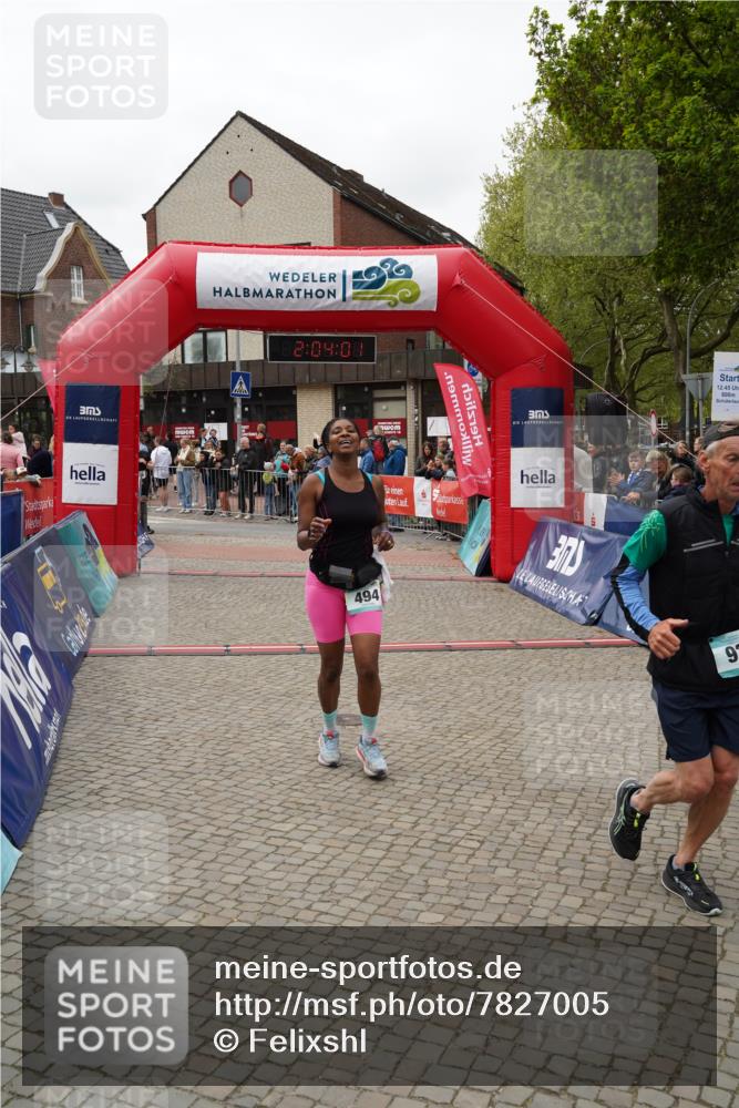 04.05.2025 - 8. Wedeler Halbmarathon Felixshl http://msf.ph/oto/7827005 04.05.2025 12:03:58 Ziel 176, 494, 926 meine-sportfotos.de