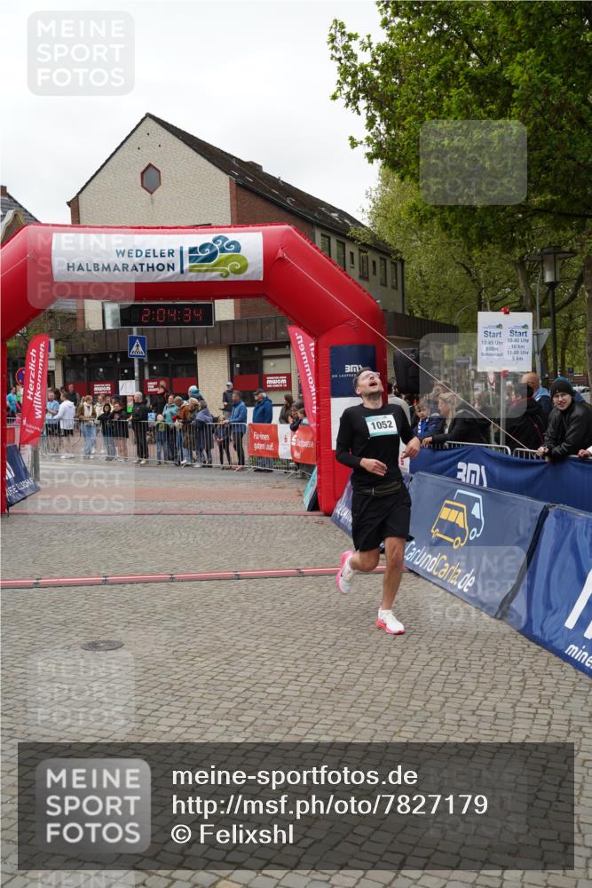 04.05.2025 - 8. Wedeler Halbmarathon Felixshl http://msf.ph/oto/7827179 04.05.2025 12:04:32 Ziel 1052 meine-sportfotos.de