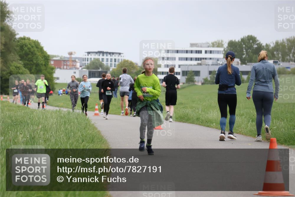 04.05.2025 - 8. Wedeler Halbmarathon Yannick Fuchs http://msf.ph/oto/7827191 04.05.2025 11:14:43 Laufen 1201 meine-sportfotos.de
