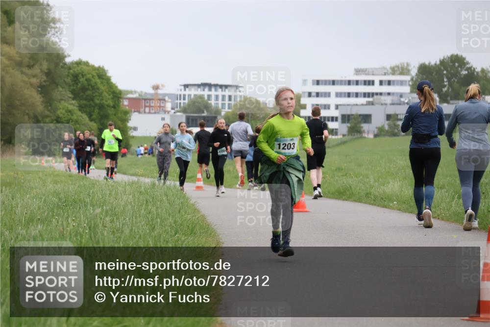 04.05.2025 - 8. Wedeler Halbmarathon Yannick Fuchs http://msf.ph/oto/7827212 04.05.2025 11:14:43 Laufen 119, 1201, 1203 meine-sportfotos.de