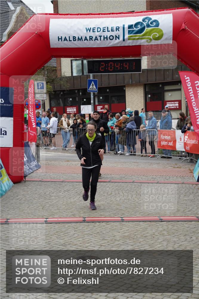 04.05.2025 - 8. Wedeler Halbmarathon Felixshl http://msf.ph/oto/7827234 04.05.2025 12:04:38 Ziel 443, 694 meine-sportfotos.de
