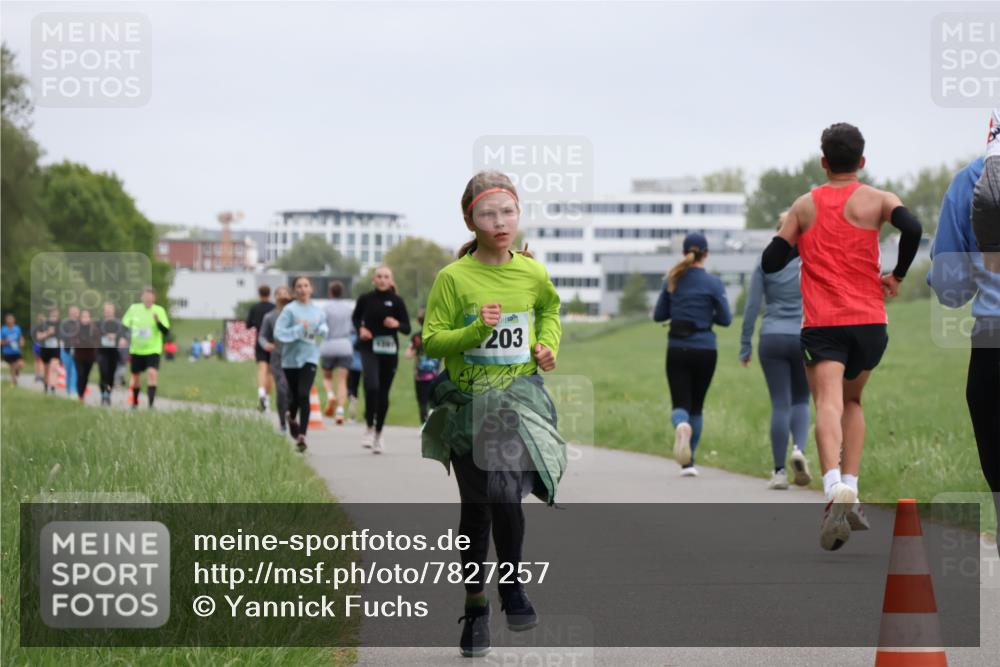 04.05.2025 - 8. Wedeler Halbmarathon Yannick Fuchs http://msf.ph/oto/7827257 04.05.2025 11:14:46 Laufen 203 meine-sportfotos.de