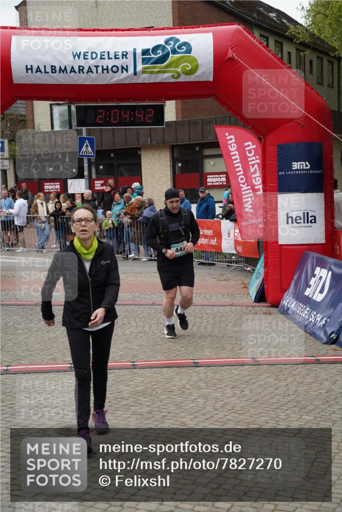 04.05.2025 - 8. Wedeler Halbmarathon Felixshl http://msf.ph/oto/7827270 04.05.2025 12:04:40 Ziel 443, 694 meine-sportfotos.de