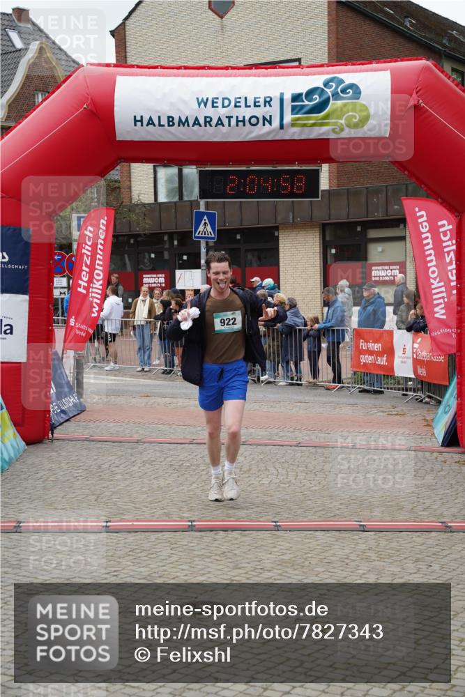 04.05.2025 - 8. Wedeler Halbmarathon Felixshl http://msf.ph/oto/7827343 04.05.2025 12:04:56 Ziel 922 meine-sportfotos.de