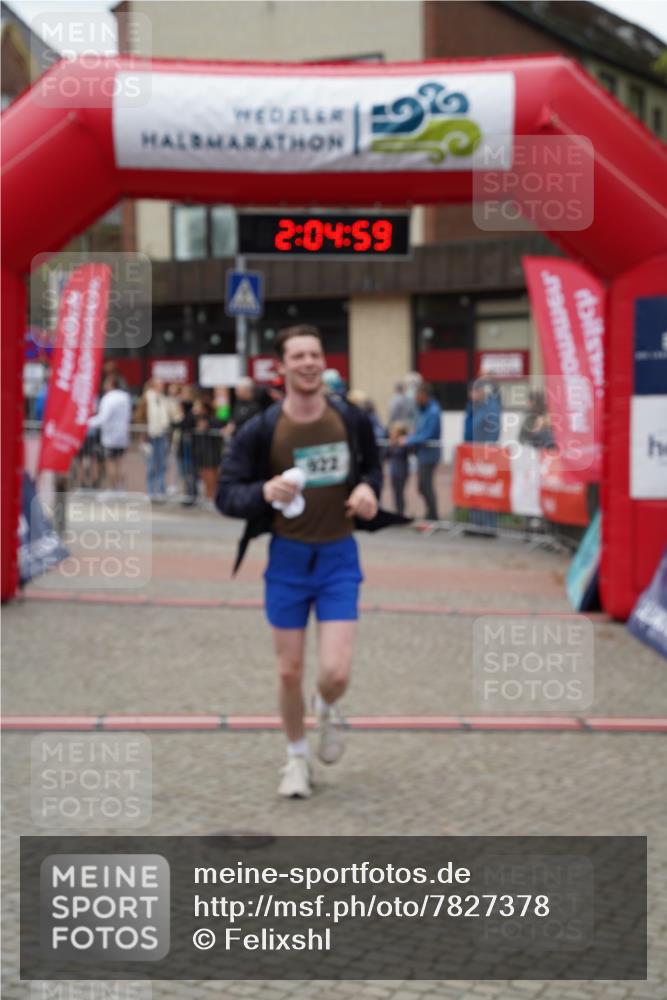 04.05.2025 - 8. Wedeler Halbmarathon Felixshl http://msf.ph/oto/7827378 04.05.2025 12:04:57 Ziel 922 meine-sportfotos.de
