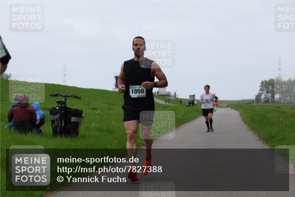 04.05.2025 - 8. Wedeler Halbmarathon Yannick Fuchs http://msf.ph/oto/7827388 04.05.2025 11:14:54 Laufen 1050, 151 meine-sportfotos.de