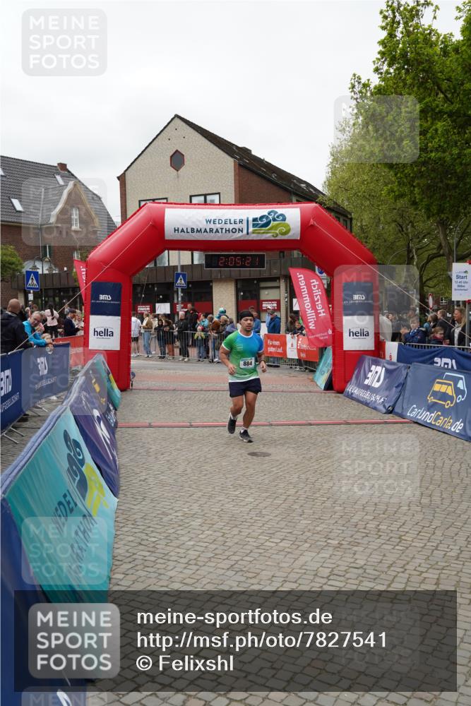 04.05.2025 - 8. Wedeler Halbmarathon Felixshl http://msf.ph/oto/7827541 04.05.2025 12:05:19 Ziel 884 meine-sportfotos.de