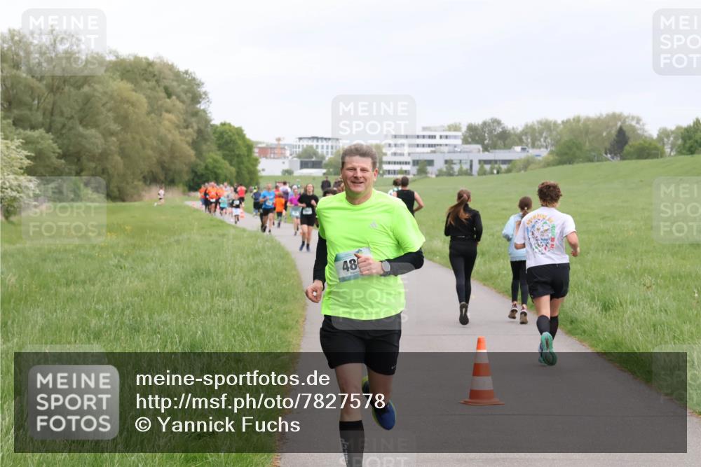 04.05.2025 - 8. Wedeler Halbmarathon Yannick Fuchs http://msf.ph/oto/7827578 04.05.2025 11:15:10 Laufen 48 meine-sportfotos.de