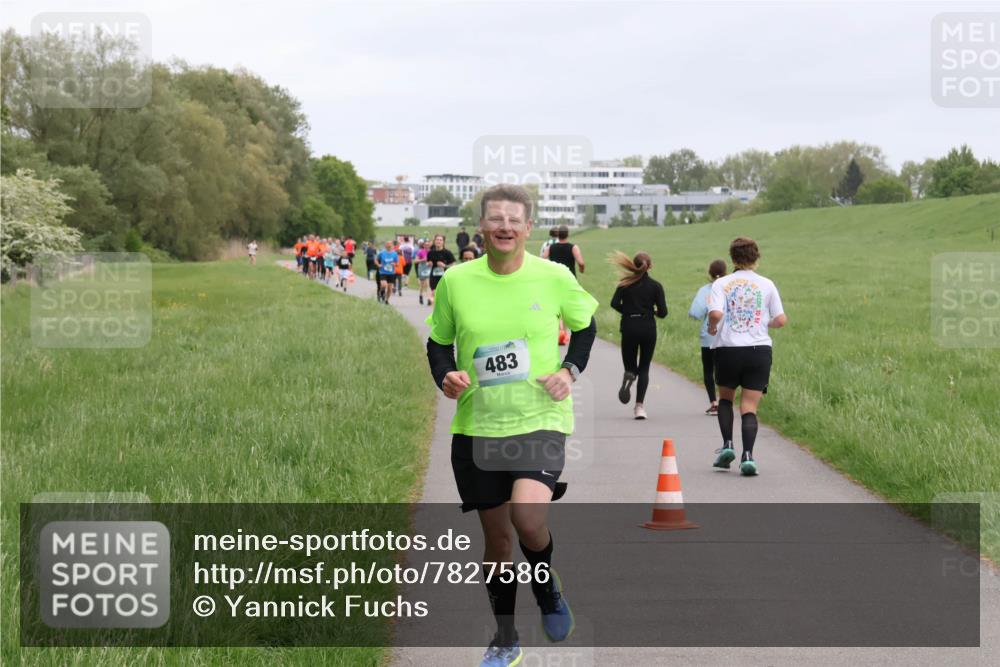 04.05.2025 - 8. Wedeler Halbmarathon Yannick Fuchs http://msf.ph/oto/7827586 04.05.2025 11:15:10 Laufen 483 meine-sportfotos.de
