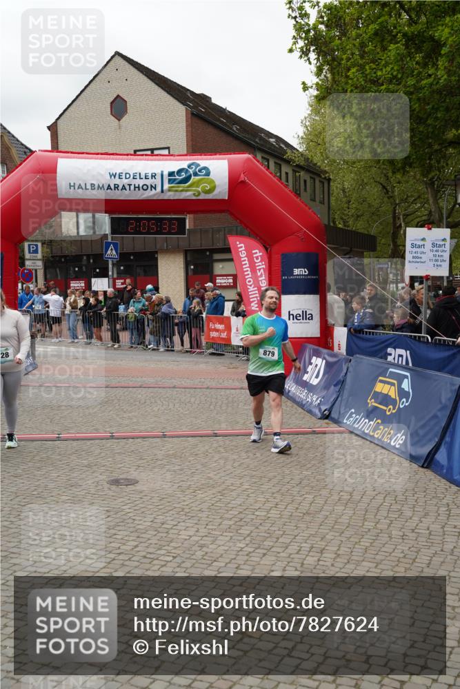 04.05.2025 - 8. Wedeler Halbmarathon Felixshl http://msf.ph/oto/7827624 04.05.2025 12:05:31 Ziel 328, 879 meine-sportfotos.de