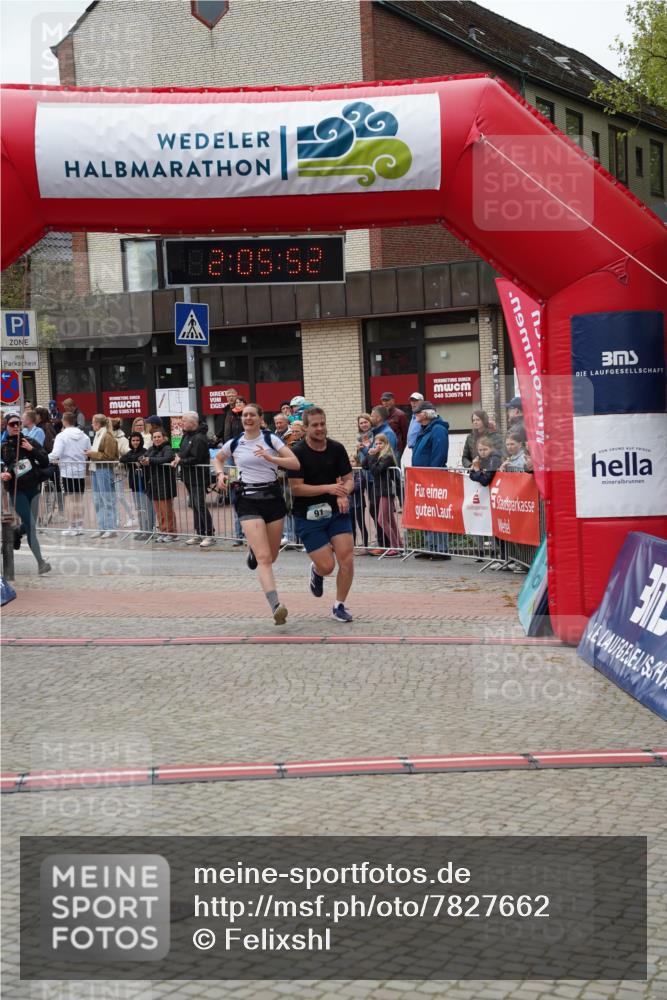 04.05.2025 - 8. Wedeler Halbmarathon Felixshl http://msf.ph/oto/7827662 04.05.2025 12:05:50 Ziel 45, 91, 92 meine-sportfotos.de