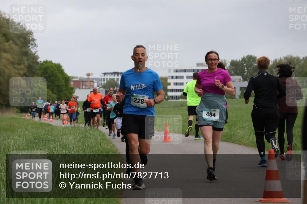 04.05.2025 - 8. Wedeler Halbmarathon Yannick Fuchs http://msf.ph/oto/7827713 04.05.2025 11:15:28 Laufen 228, 484 meine-sportfotos.de