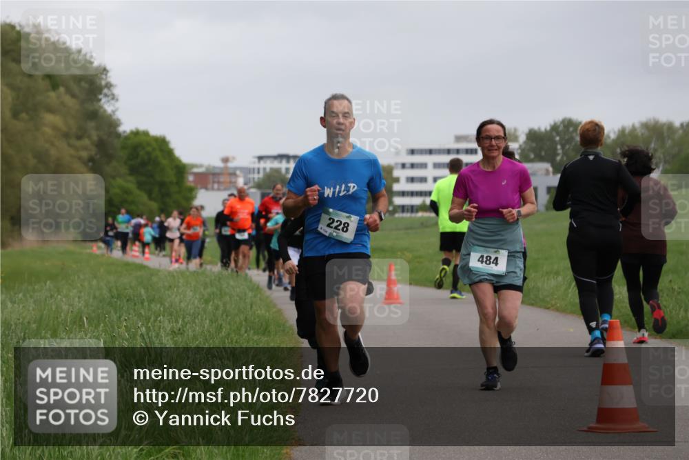 04.05.2025 - 8. Wedeler Halbmarathon Yannick Fuchs http://msf.ph/oto/7827720 04.05.2025 11:15:28 Laufen 8154, 228, 484 meine-sportfotos.de