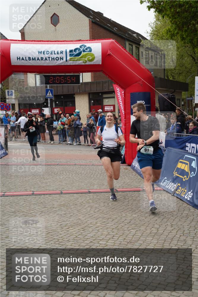 04.05.2025 - 8. Wedeler Halbmarathon Felixshl http://msf.ph/oto/7827727 04.05.2025 12:05:52 Ziel 45, 91, 92 meine-sportfotos.de