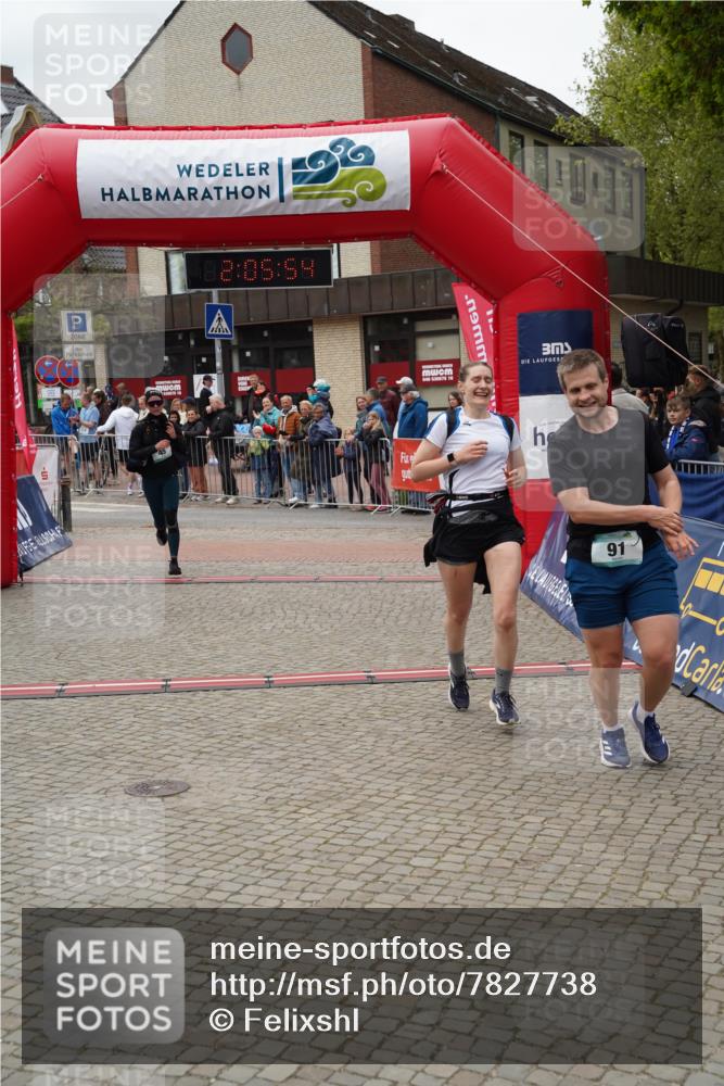 04.05.2025 - 8. Wedeler Halbmarathon Felixshl http://msf.ph/oto/7827738 04.05.2025 12:05:52 Ziel 45, 91, 92 meine-sportfotos.de