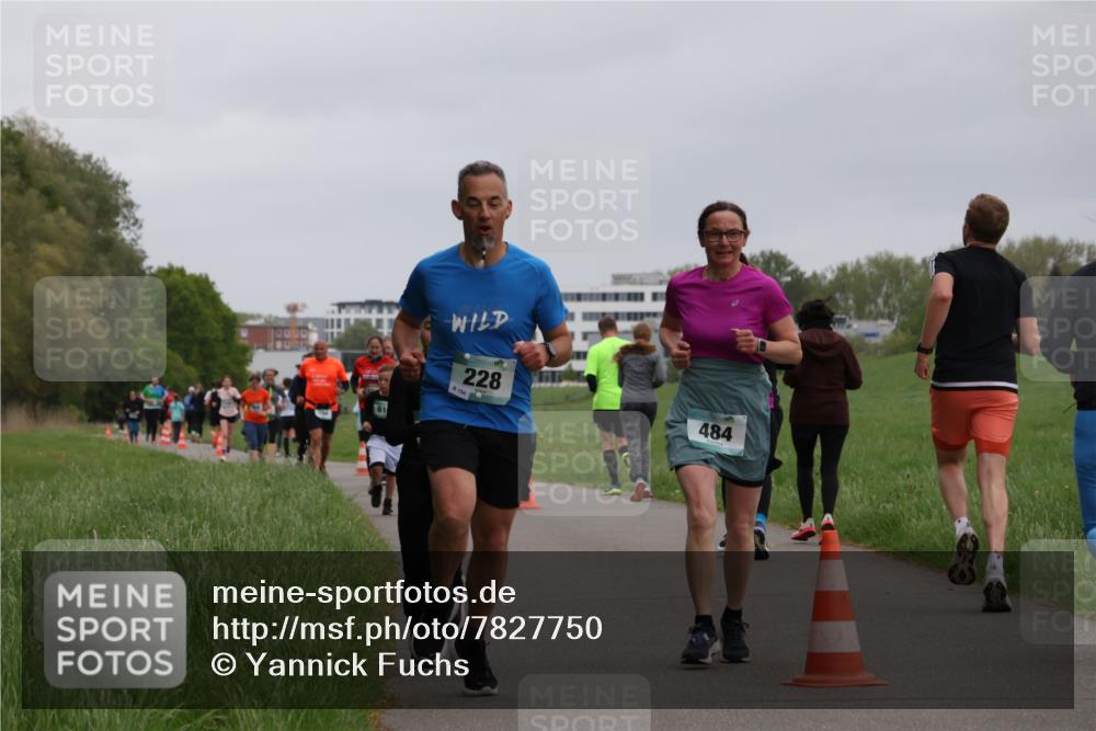 04.05.2025 - 8. Wedeler Halbmarathon Yannick Fuchs http://msf.ph/oto/7827750 04.05.2025 11:15:29 Laufen 228, 8154, 484 meine-sportfotos.de