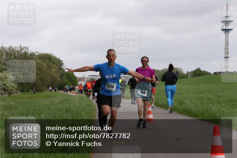 04.05.2025 - 8. Wedeler Halbmarathon Yannick Fuchs http://msf.ph/oto/7827782 04.05.2025 11:15:30 Laufen 228, 484 meine-sportfotos.de