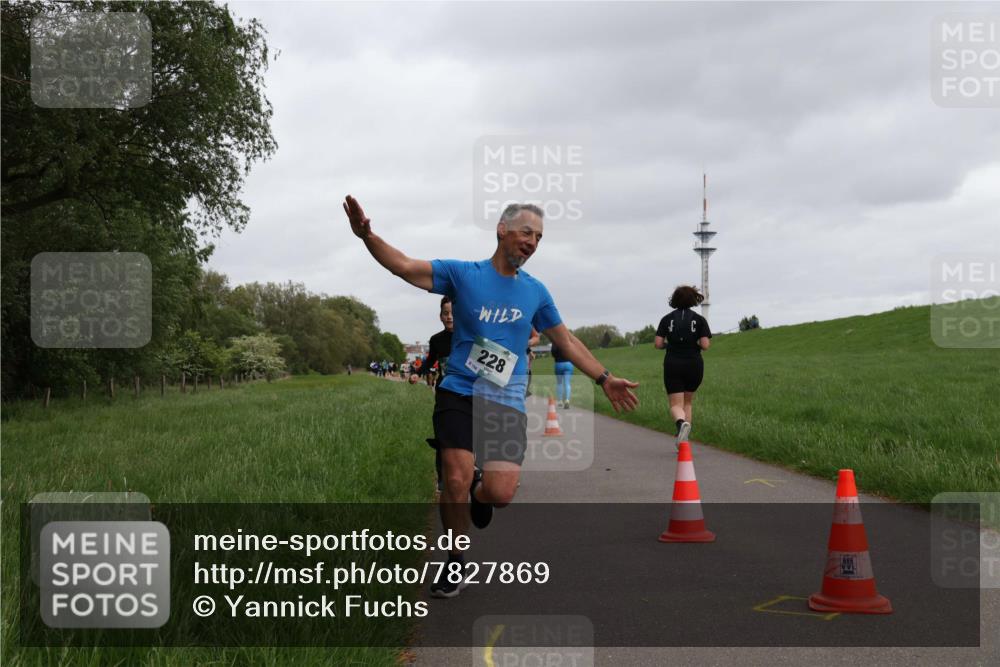 04.05.2025 - 8. Wedeler Halbmarathon Yannick Fuchs http://msf.ph/oto/7827869 04.05.2025 11:15:32 Laufen 228 meine-sportfotos.de