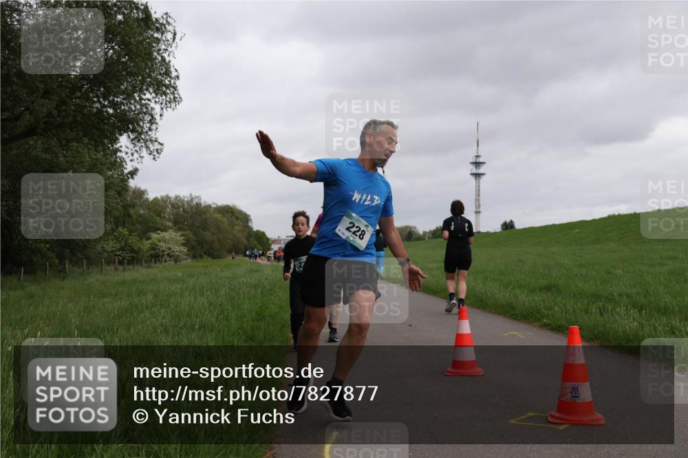 04.05.2025 - 8. Wedeler Halbmarathon Yannick Fuchs http://msf.ph/oto/7827877 04.05.2025 11:15:32 Laufen 154, 228 meine-sportfotos.de