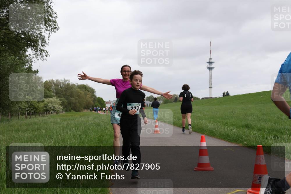 04.05.2025 - 8. Wedeler Halbmarathon Yannick Fuchs http://msf.ph/oto/7827905 04.05.2025 11:15:33 Laufen 48, 227 meine-sportfotos.de