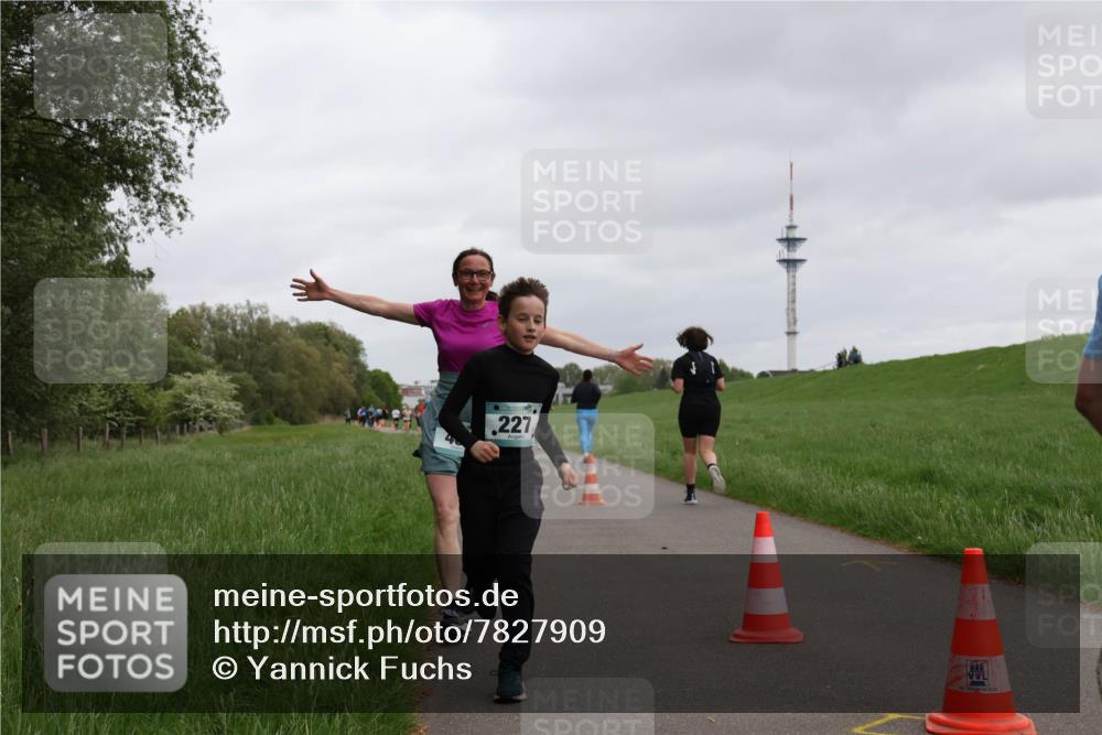 04.05.2025 - 8. Wedeler Halbmarathon Yannick Fuchs http://msf.ph/oto/7827909 04.05.2025 11:15:33 Laufen 227, 040, 930222 meine-sportfotos.de