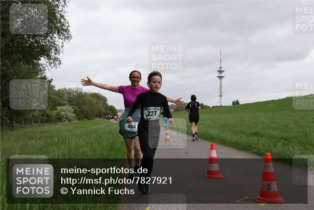 04.05.2025 - 8. Wedeler Halbmarathon Yannick Fuchs http://msf.ph/oto/7827921 04.05.2025 11:15:33 Laufen 484, 227 meine-sportfotos.de