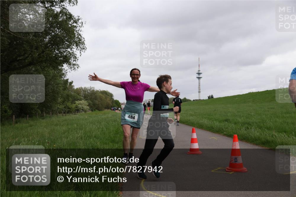 04.05.2025 - 8. Wedeler Halbmarathon Yannick Fuchs http://msf.ph/oto/7827942 04.05.2025 11:15:34 Laufen 484 meine-sportfotos.de