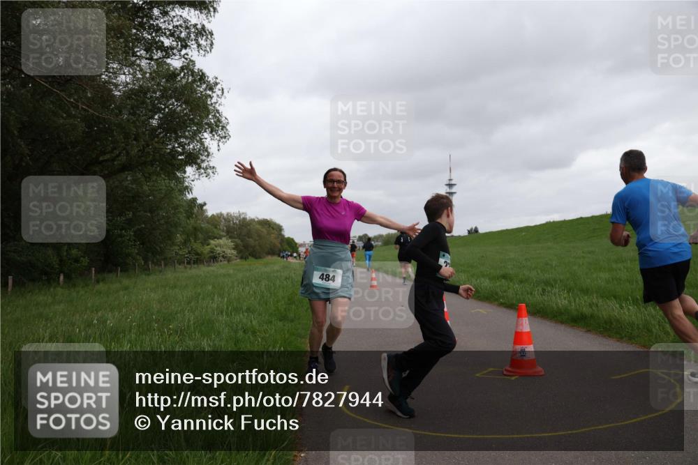 04.05.2025 - 8. Wedeler Halbmarathon Yannick Fuchs http://msf.ph/oto/7827944 04.05.2025 11:15:34 Laufen 484, 20 meine-sportfotos.de