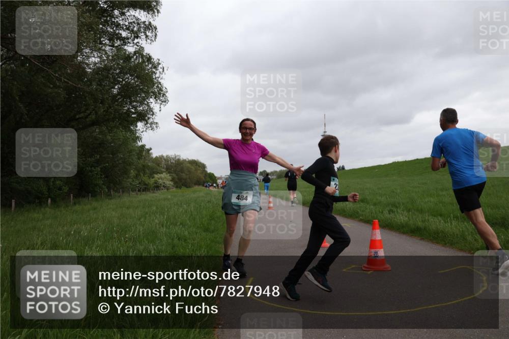 04.05.2025 - 8. Wedeler Halbmarathon Yannick Fuchs http://msf.ph/oto/7827948 04.05.2025 11:15:34 Laufen 484 meine-sportfotos.de