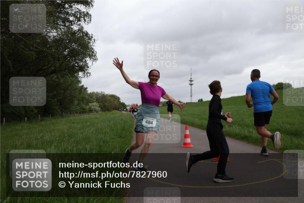 04.05.2025 - 8. Wedeler Halbmarathon Yannick Fuchs http://msf.ph/oto/7827960 04.05.2025 11:15:34 Laufen 484 meine-sportfotos.de
