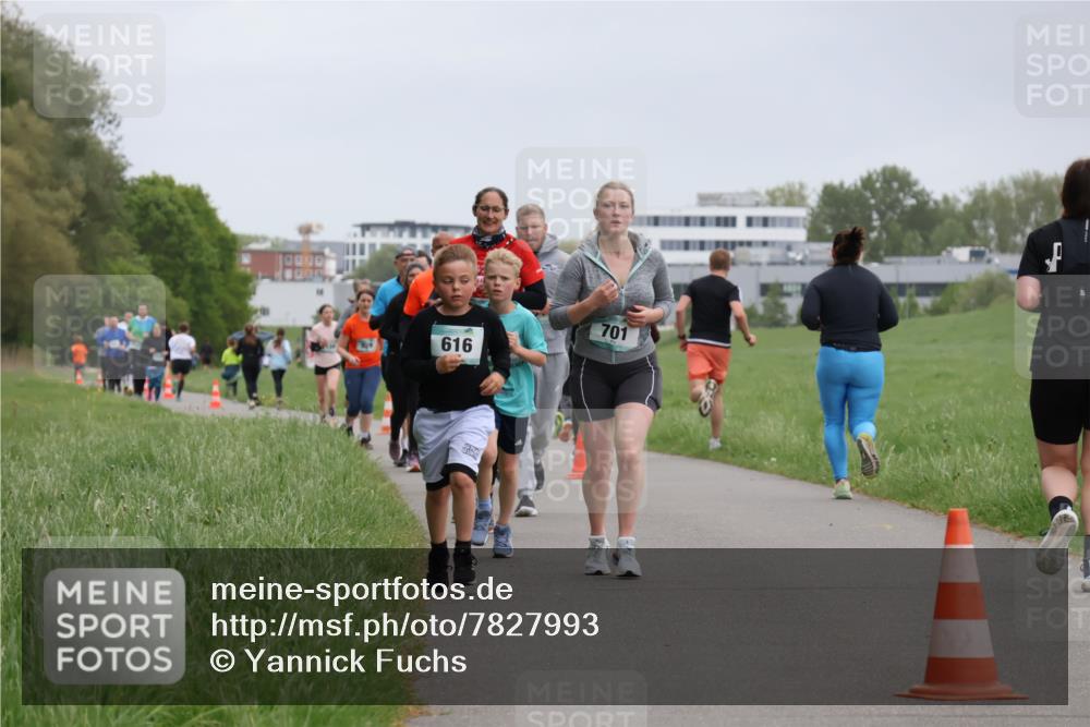 04.05.2025 - 8. Wedeler Halbmarathon Yannick Fuchs http://msf.ph/oto/7827993 04.05.2025 11:15:36 Laufen 10000, 616, 701 meine-sportfotos.de
