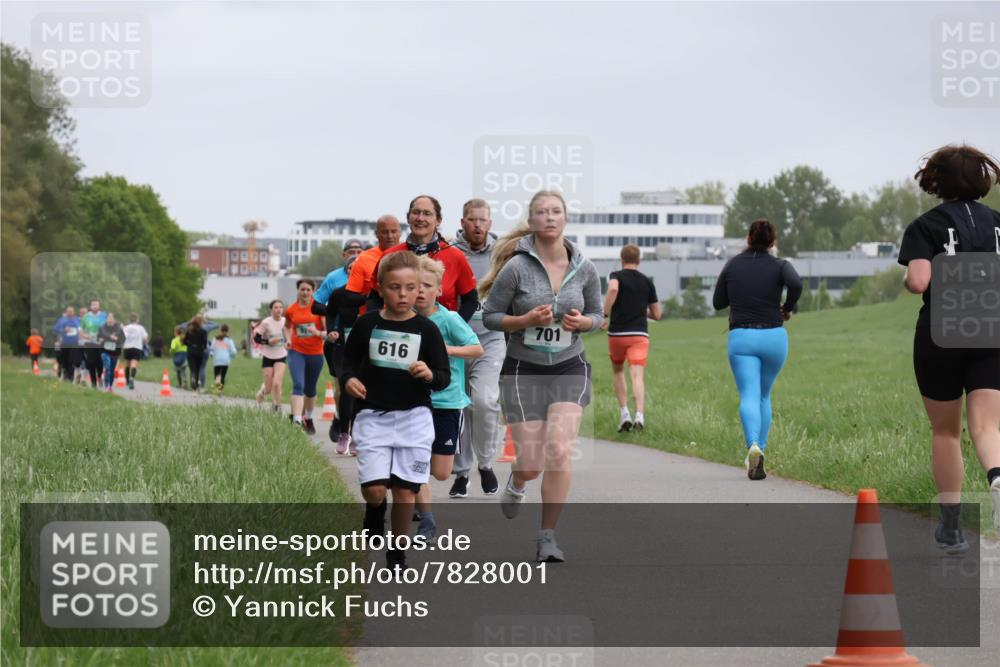 04.05.2025 - 8. Wedeler Halbmarathon Yannick Fuchs http://msf.ph/oto/7828001 04.05.2025 11:15:36 Laufen 10000, 616, 701 meine-sportfotos.de
