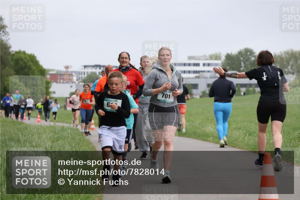 04.05.2025 - 8. Wedeler Halbmarathon Yannick Fuchs http://msf.ph/oto/7828014 04.05.2025 11:15:37 Laufen 701 meine-sportfotos.de