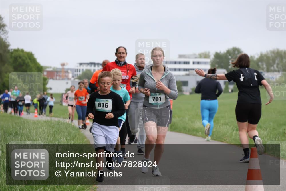 04.05.2025 - 8. Wedeler Halbmarathon Yannick Fuchs http://msf.ph/oto/7828024 04.05.2025 11:15:37 Laufen 616, 701 meine-sportfotos.de