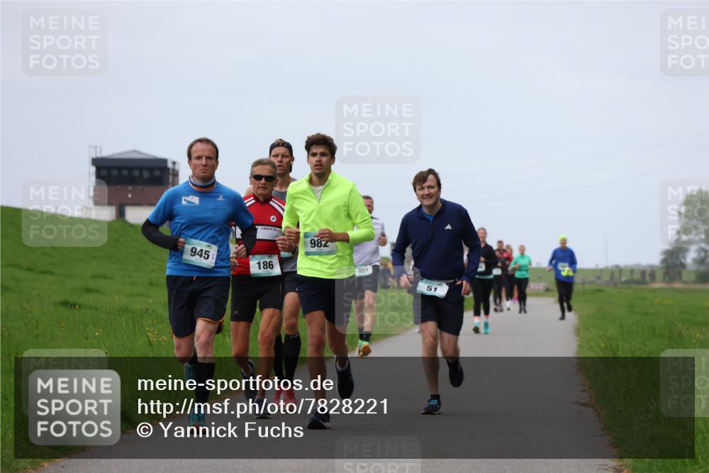 04.05.2025 - 8. Wedeler Halbmarathon Yannick Fuchs http://msf.ph/oto/7828221 04.05.2025 11:35:04 Laufen 945, 186, 982, 855, 51 meine-sportfotos.de