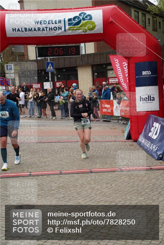 04.05.2025 - 8. Wedeler Halbmarathon Felixshl http://msf.ph/oto/7828250 04.05.2025 12:06:17 Ziel 142, 943, 970 meine-sportfotos.de