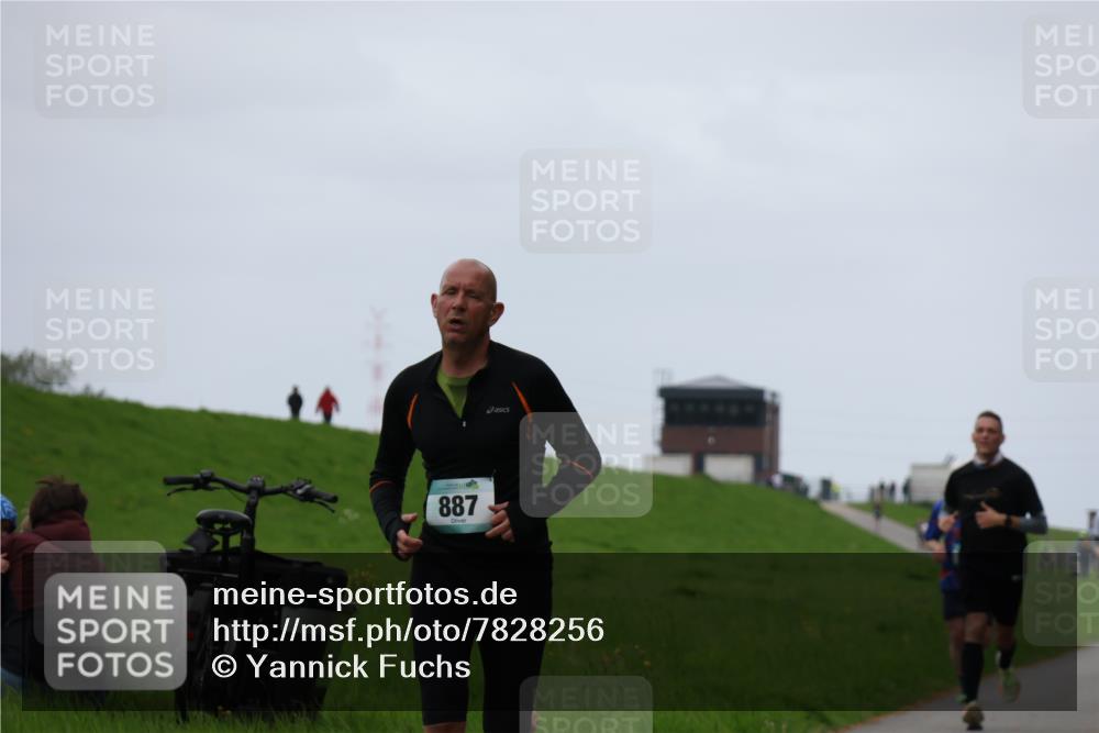 04.05.2025 - 8. Wedeler Halbmarathon Yannick Fuchs http://msf.ph/oto/7828256 04.05.2025 11:15:55 Laufen 887 meine-sportfotos.de