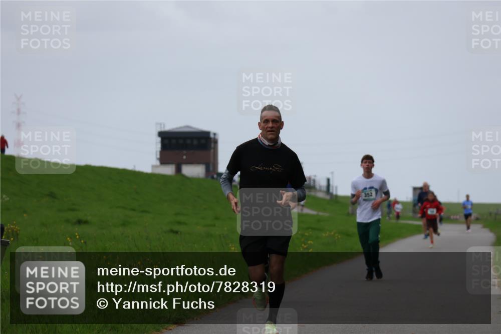 04.05.2025 - 8. Wedeler Halbmarathon Yannick Fuchs http://msf.ph/oto/7828319 04.05.2025 11:15:58 Laufen 352 meine-sportfotos.de