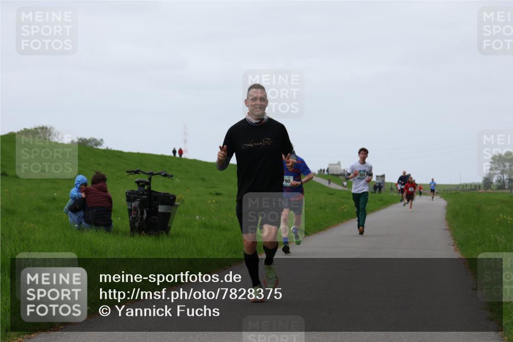 04.05.2025 - 8. Wedeler Halbmarathon Yannick Fuchs http://msf.ph/oto/7828375 04.05.2025 11:16:01 Laufen 064 meine-sportfotos.de