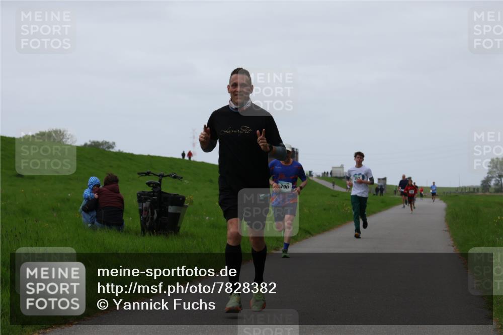04.05.2025 - 8. Wedeler Halbmarathon Yannick Fuchs http://msf.ph/oto/7828382 04.05.2025 11:16:01 Laufen 790 meine-sportfotos.de