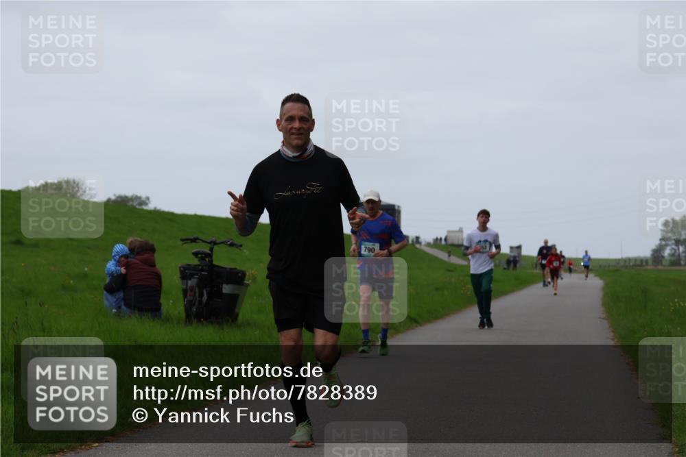 04.05.2025 - 8. Wedeler Halbmarathon Yannick Fuchs http://msf.ph/oto/7828389 04.05.2025 11:16:01 Laufen 790 meine-sportfotos.de