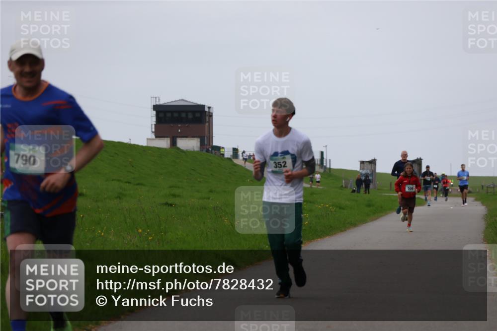 04.05.2025 - 8. Wedeler Halbmarathon Yannick Fuchs http://msf.ph/oto/7828432 04.05.2025 11:16:03 Laufen 790, 352, 509 meine-sportfotos.de