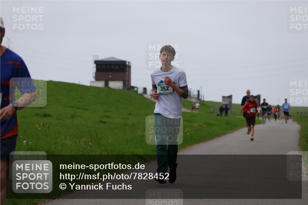 04.05.2025 - 8. Wedeler Halbmarathon Yannick Fuchs http://msf.ph/oto/7828452 04.05.2025 11:16:04 Laufen 352 meine-sportfotos.de