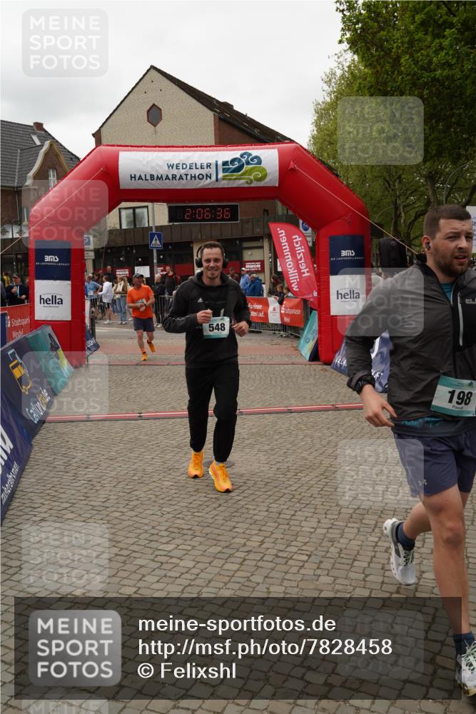 04.05.2025 - 8. Wedeler Halbmarathon Felixshl http://msf.ph/oto/7828458 04.05.2025 12:06:34 Ziel 192, 195, 198, 548 meine-sportfotos.de