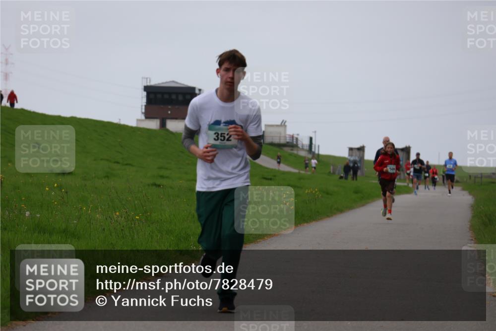 04.05.2025 - 8. Wedeler Halbmarathon Yannick Fuchs http://msf.ph/oto/7828479 04.05.2025 11:16:05 Laufen 352, 509 meine-sportfotos.de