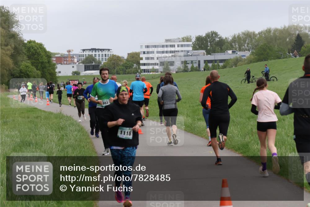 04.05.2025 - 8. Wedeler Halbmarathon Yannick Fuchs http://msf.ph/oto/7828485 04.05.2025 11:16:08 Laufen 649, 883, 1118 meine-sportfotos.de