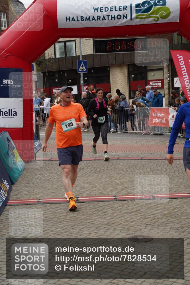 04.05.2025 - 8. Wedeler Halbmarathon Felixshl http://msf.ph/oto/7828534 04.05.2025 12:06:38 Ziel 192, 195, 548, 554 meine-sportfotos.de
