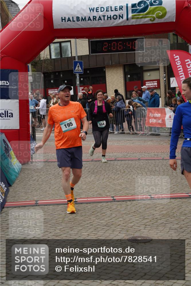 04.05.2025 - 8. Wedeler Halbmarathon Felixshl http://msf.ph/oto/7828541 04.05.2025 12:06:38 Ziel 192, 195, 548, 554 meine-sportfotos.de
