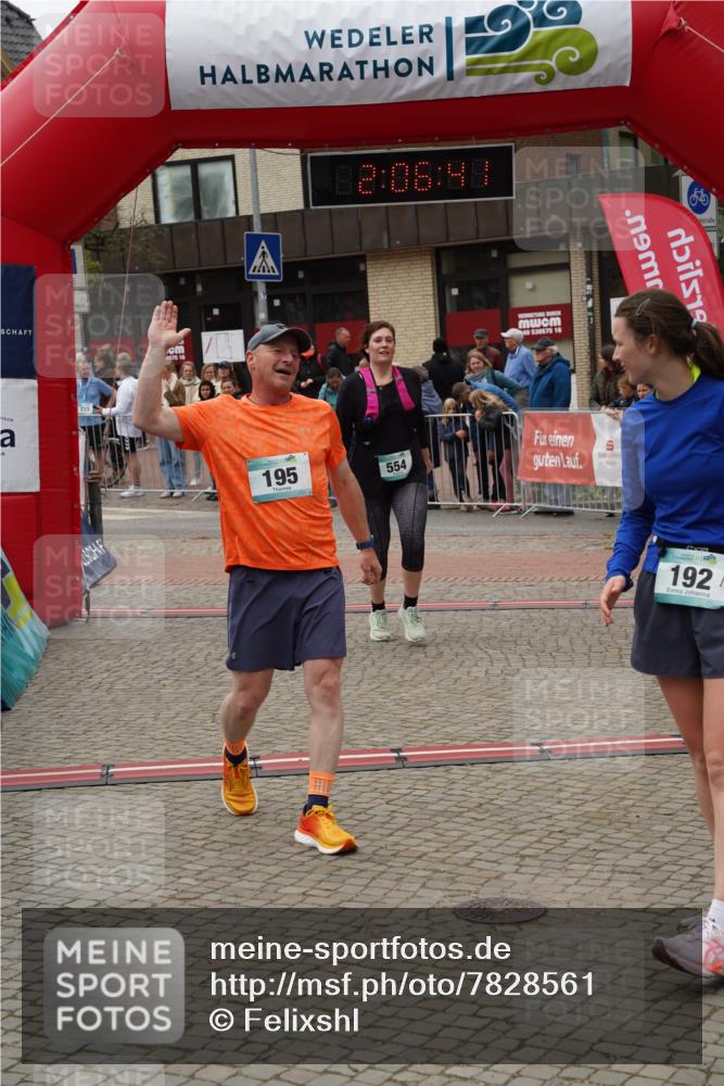 04.05.2025 - 8. Wedeler Halbmarathon Felixshl http://msf.ph/oto/7828561 04.05.2025 12:06:39 Ziel 192, 195, 554 meine-sportfotos.de